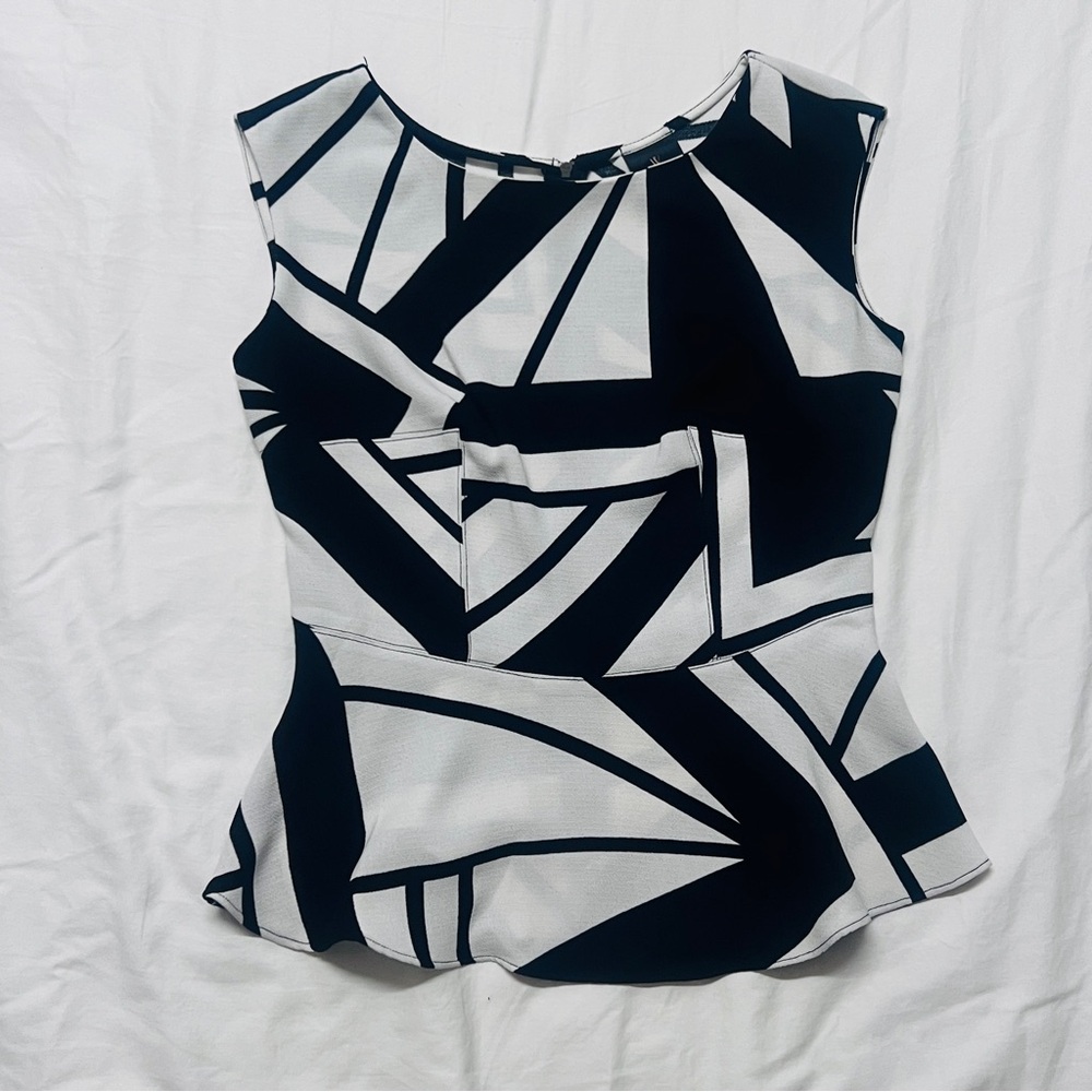 Worthington Black and White Geometric Blouse